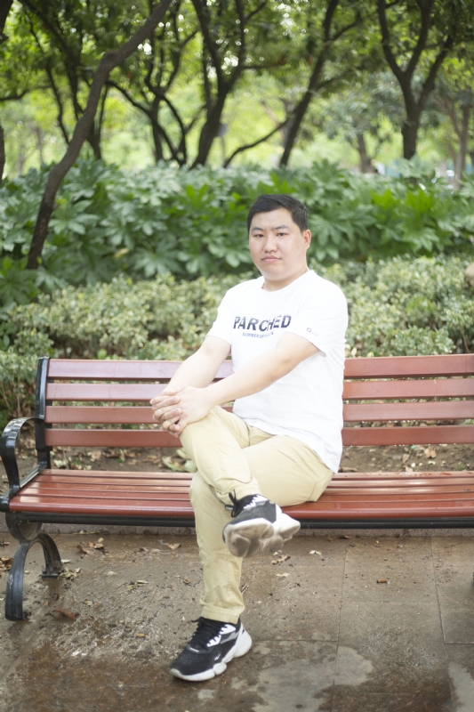 抱着鱼睡觉的猫的第一张照片--宿迁相亲服务中心